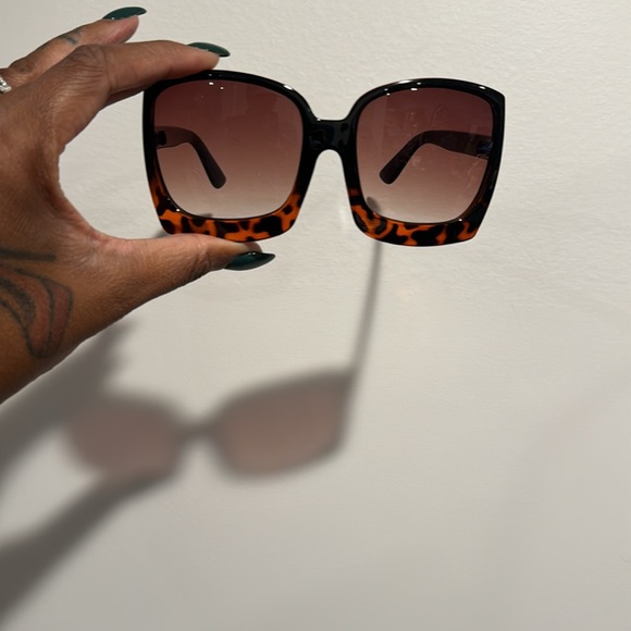 Sunglasses - Picture 3 of 5